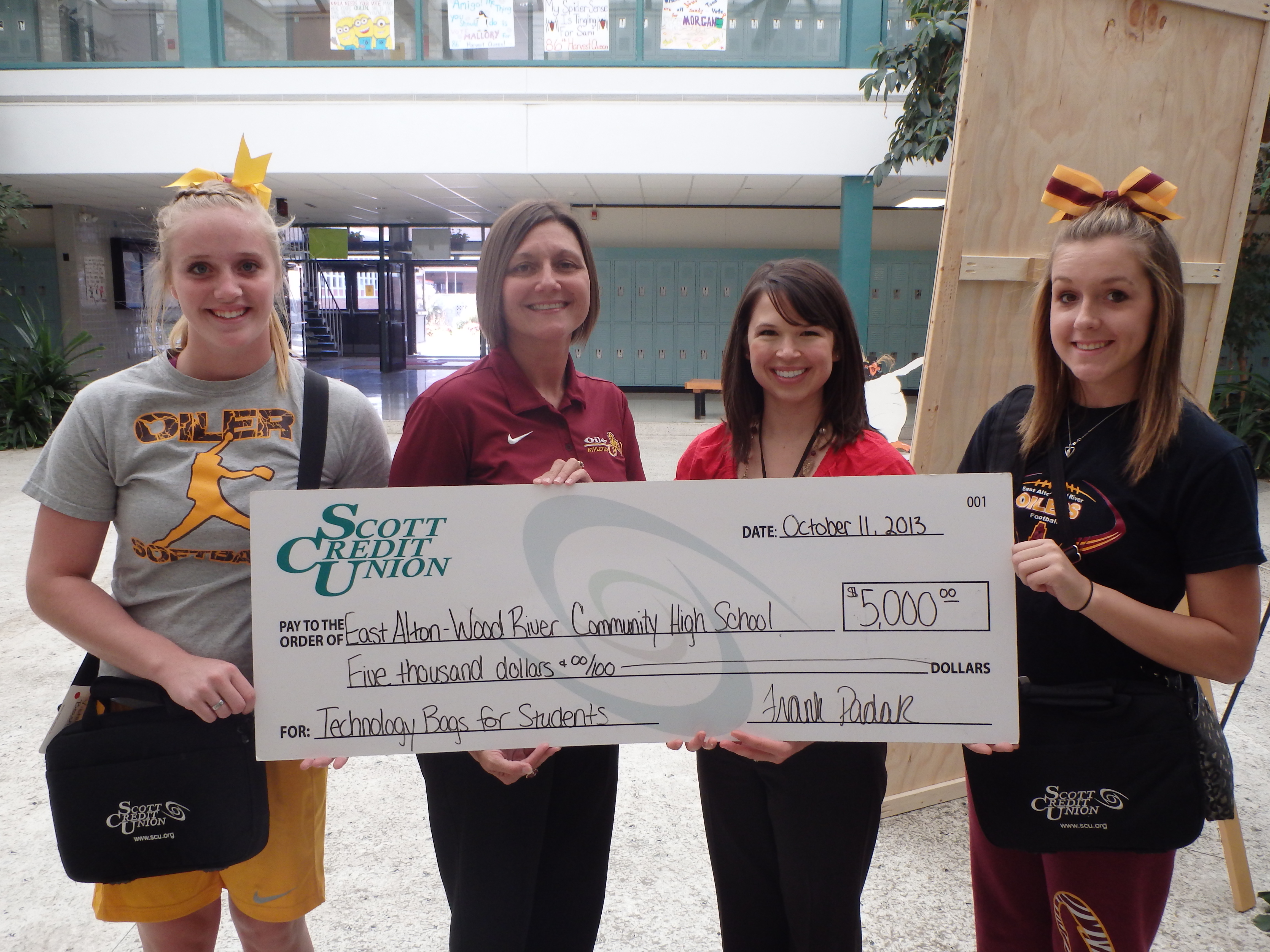 Scott Credit Union Supports East Alton Wood River High With 5000