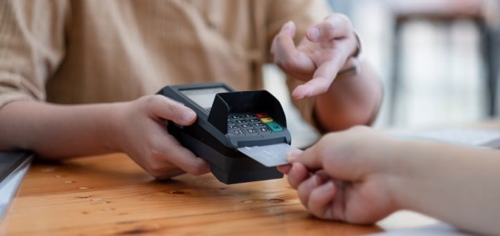 Thousands of retailers pushing credit card bill opposed by CU trades